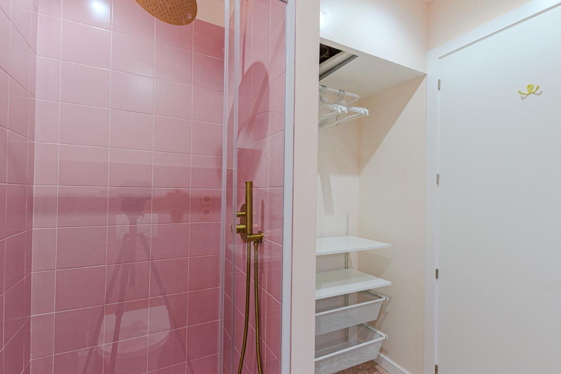 Glamorous Pink Studio In City Center Alicante Bagian luar foto